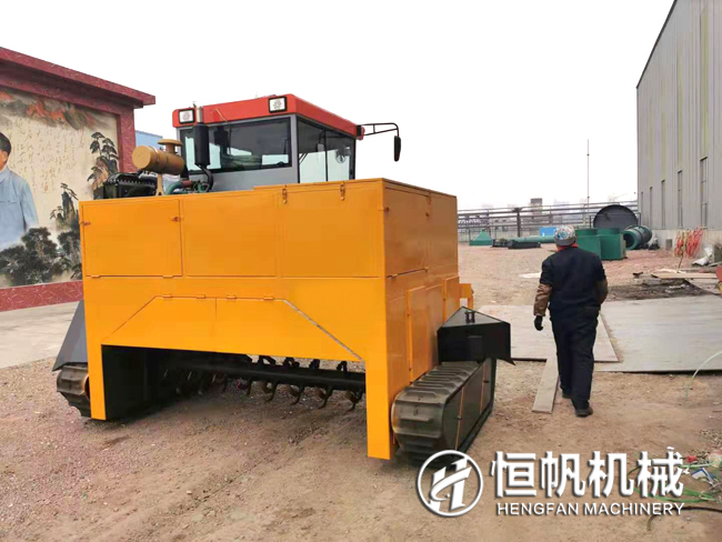 有機肥發(fā)酵過程中常見的問題與解決方法(圖2) 履帶翻拋機