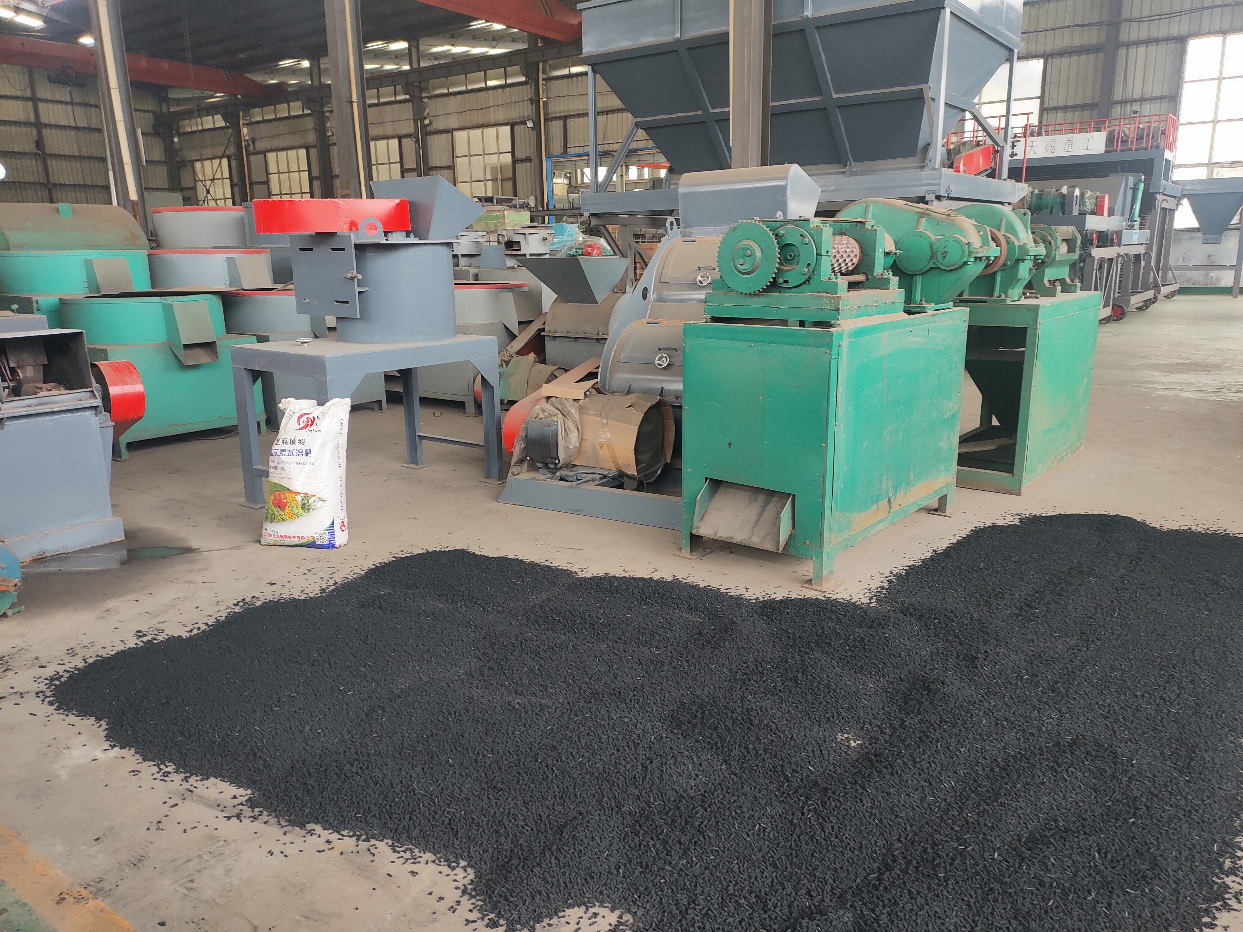 有機肥生產(chǎn)線設備廠家為您分享有機肥的10個作用(圖1) 有機肥生產(chǎn)線設備廠家為您分享有機肥的10個作用(圖1)